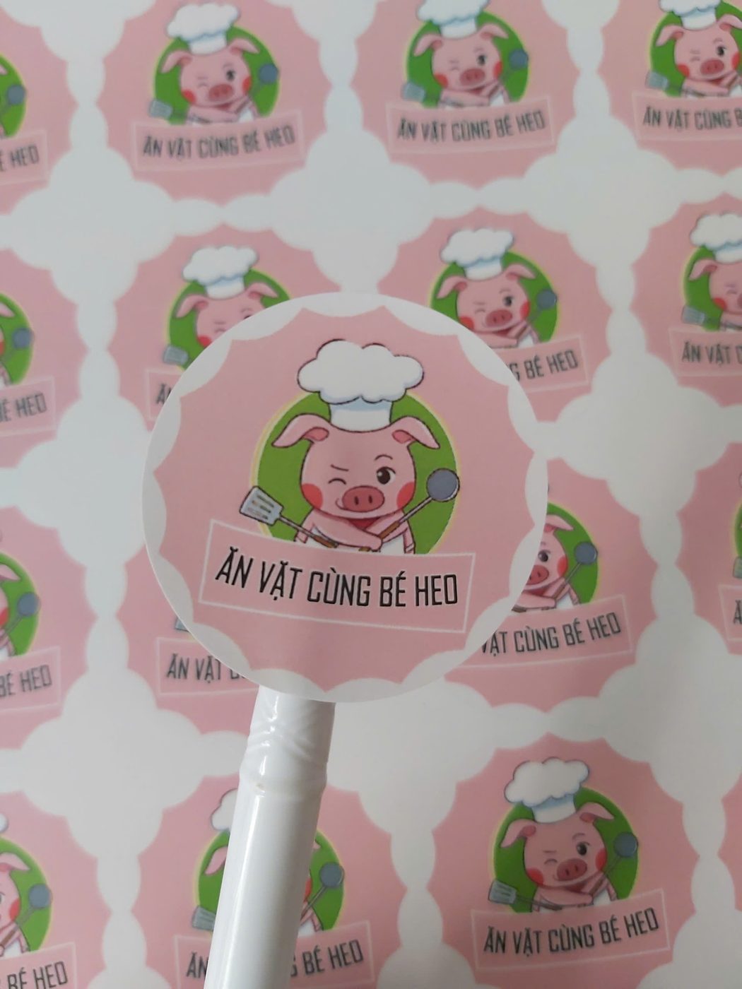 Tem tròn Ăn Vặt Cùng Bé Heo