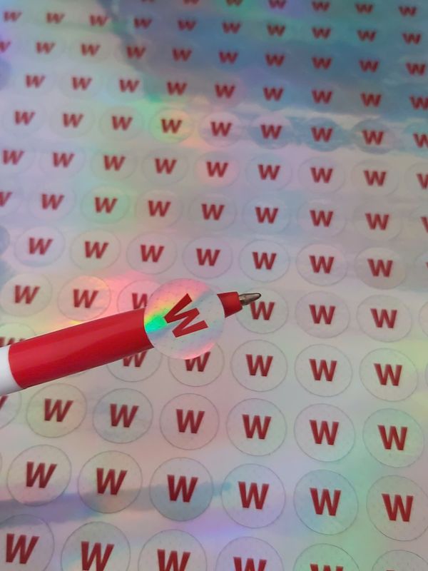 Tem tròn hologram chữ W